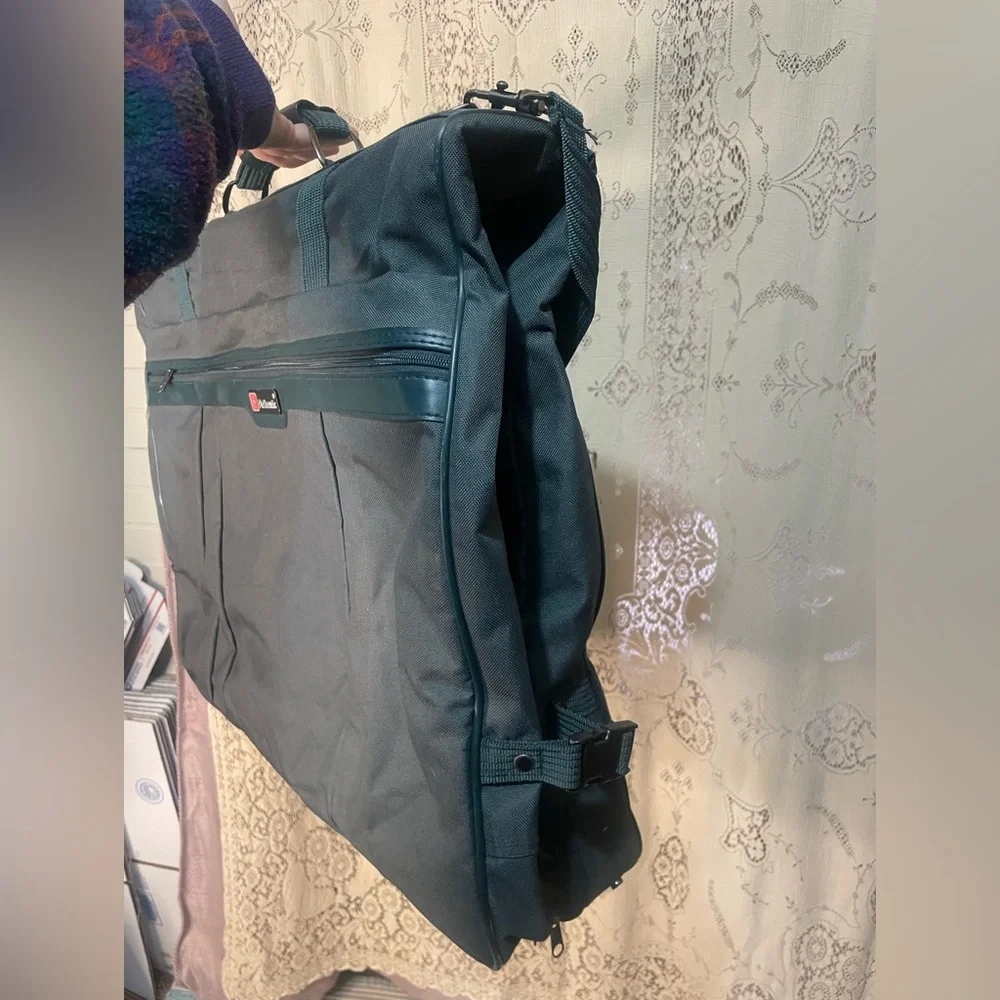 Atlantic: dark army green vintage wardrobe bag